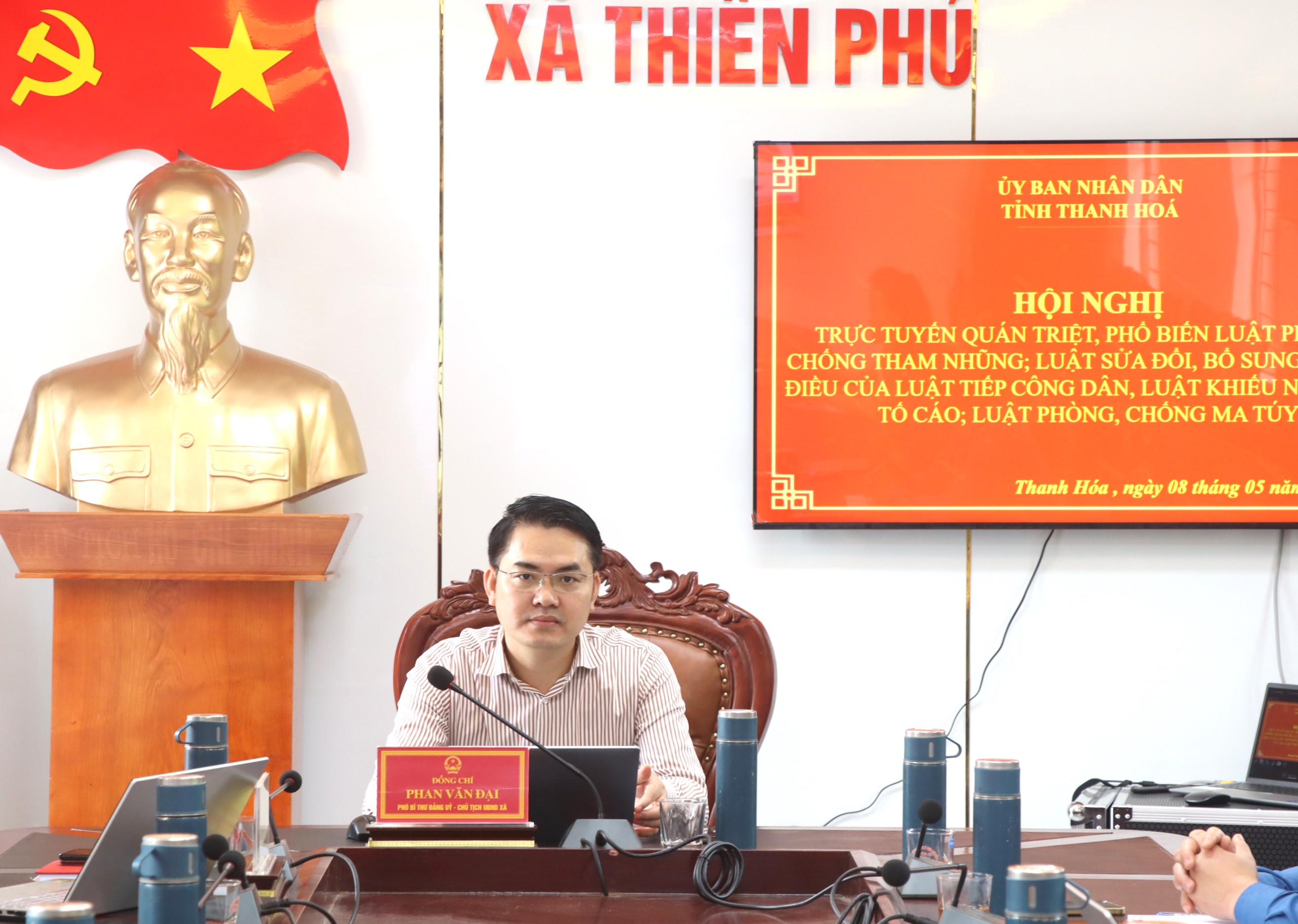 Anh-tin-bai